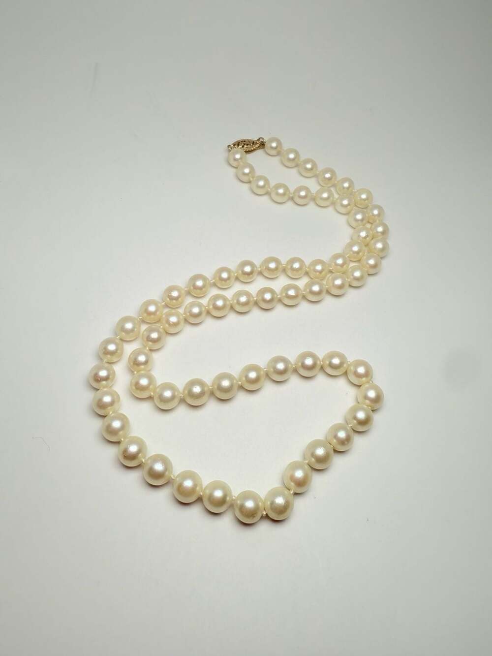 14K Yellow Gold Clasp 18” Lustrous Cultured Pearl Strand Necklace!